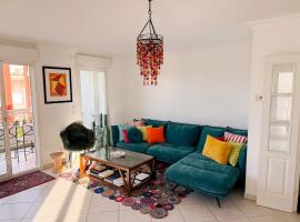 Spacious Seaside Condo with Garden & Sea-View, hotel di Antibes