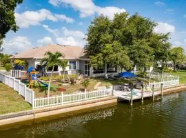 Waterfront House in Paradise at Cape Coral