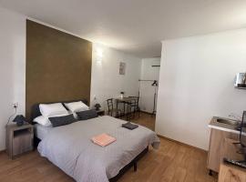 Lola Apartman, khách sạn ở Eger