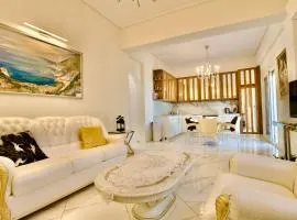 Central Luxurious Retreat