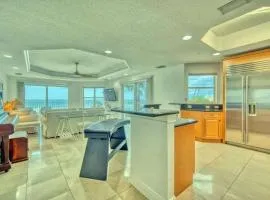 Luxurious 3-Bedroom with Stunning Views Parking