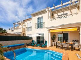 Beautiful townhouse in downtown Ferragudo，位于费拉古多的酒店