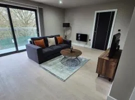 #22 Lux & Stylish 2 bed 2 bath Apart w balcony 11 - Near Cannon Hill Park - Sleeps 4 - Perfect for contractors and families - Free parking