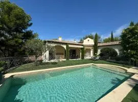 Villa dans pinède du Luberon