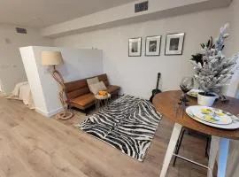 Stylish Studio with Parking, Near the Zoo, Airport, Downtown, Balboa Park
