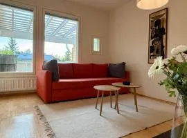 Oulu Modern 2BR with Sauna, Patio and Parking, 10 min to Center