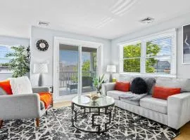 2BR Beach Escape - Walk to Boardwalk - Parking