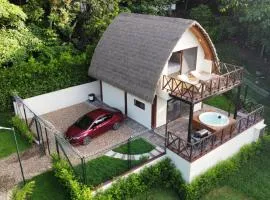 Tropical paradise, deluxe duplex cabin