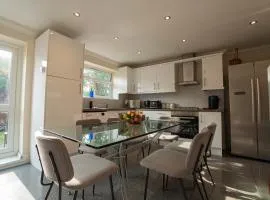 Free Parking 6 Beds Fully Equipped Home Favourite by Contractors & Groups