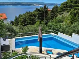 Apartman Traper with sea view and private pool