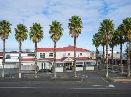 Tuakau Hotel