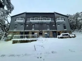 Luxury 3-Bed Ski Villa, 450m to Chairlift & Slopes