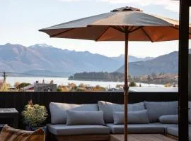 Great Lake View, Very Central, Modern Wanaka House, 3 En-suites