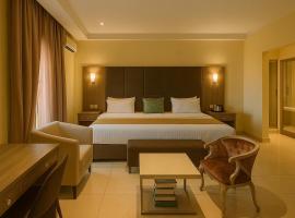 Maxbe Continental Hotel, hotel con estacionamiento en Awka