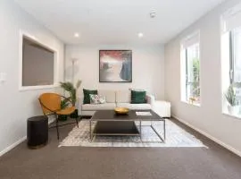 Central, Sleeps 3, Free Parking Space
