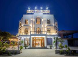 Nhật T&iacute;n Hotel，Kinh Dinh的住宿