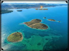 Villa Olive Island, отель в городе Neviđane