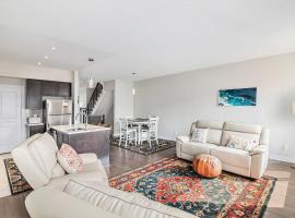 Luxurious Tastefully Furnished 3 bedroom Home in Ottawa, villa in Ottawa