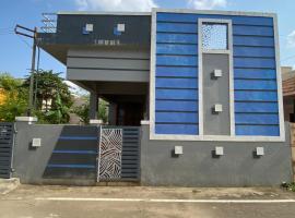 Independent house at prime location, hotel v destinaci Karaikkudi