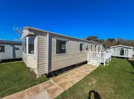 Lovely 4 Berth Caravan With Decking To The Side At Kessingland Beach Ref 90039Bc