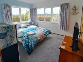 Sunny room in Bayview