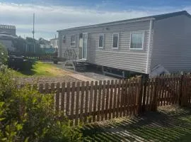 166 unity beach central location sleeps 8 pet friendly caravan