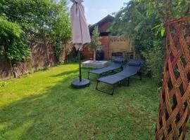 Tiny House am See Dillich - Hunde willkommen - Eigener eingezäunter Garten - Ruhige Lage - Klima