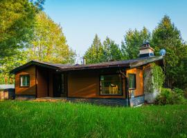 Le Chalet Brun, jacuzzi en bord de lac, hotel i Saint Adolphe D'Howard