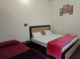 Sri Shakti Hotel and restaurant, hotel v destinaci Chandrāpuri