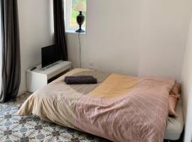Les Flots de Ver, hotel v destinaci Ver-sur-Mer