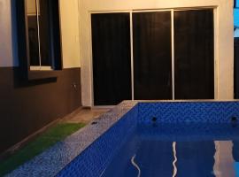 CaSSa ArDiNA Homestay With Pool, ξενοδοχείο σε Gua Sai