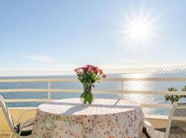 Juan les pins, premium, sea view, sleeps 6, hotel en Juan-les-Pins