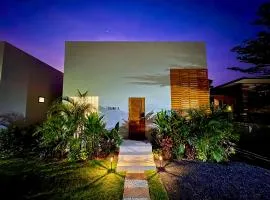CUBE Villas Cozy retreat with Salt Pool in Priv Garden and Soft bed