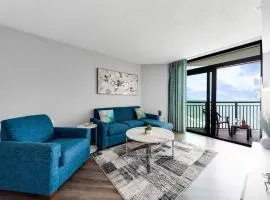 Fabulous Angled Oceanfront Suite! CR1701