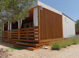 Lado Mobile Home Croatia, Camp Oaza Lučica, Drage – hotel w mieście Drage