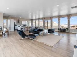 Canyon Dweller Luxury home with Mesa views