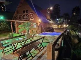 Chalé Familiar com Jacuzzi e Piscina