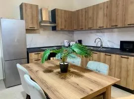 Red Rose Modern Apartment in the Heart of San Pawl