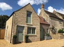 Luxury Cottage in Idyllic Cotswold Village nr Bath