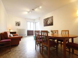 Melide Apartment Lake Lugano close to Swiss Miniature privare parking on request, hotel v destinaci Melide