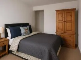 Two bedroom cottage in Lumsden - Contractors