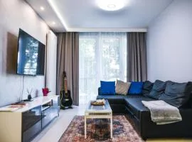 ALABAS - Stylish Central Apartment - Steps from Market Square & River