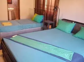 Travellers Ensuites, La Beach Hub