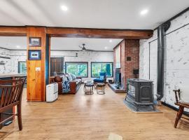 Peaceful Lakefront Getaway on Cayuga Lake cottage, hotel en Aurora