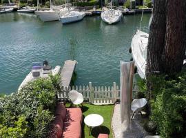 Maison du Bonheur Newly renovated house, private garden and 12x4m mooring, hotel in Port Grimaud