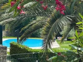 La Verbena a fianco del Vittoriale, vista piscina, 10 minuti a piedi dal lungo lago