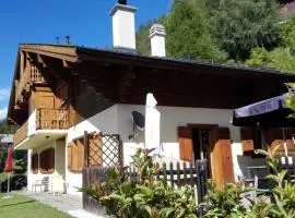 Sunny and spacious apartment in chalet Faigaux in Veysonnaz situated in quiet area with magnificent mountain views