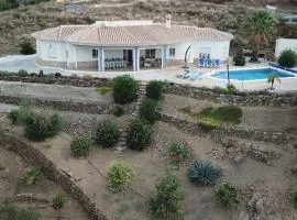 Villa Camakini with heated pool and sea View