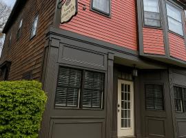 86 Dr Marcus House - Popular Broadway Area, βίλα στο Νιούπορτ