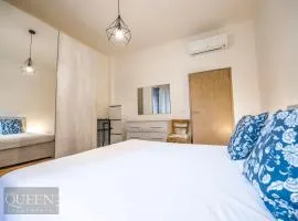 QUEEN HOME Veronique